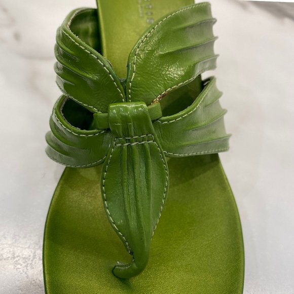 Kenneth Cole Reaction green wedge sandals - Picture 13 of 13